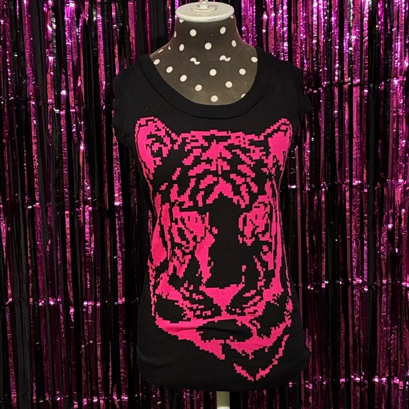 Hot Topic Tops - Pink Tiger Hot Topic Sleeveless Top Small